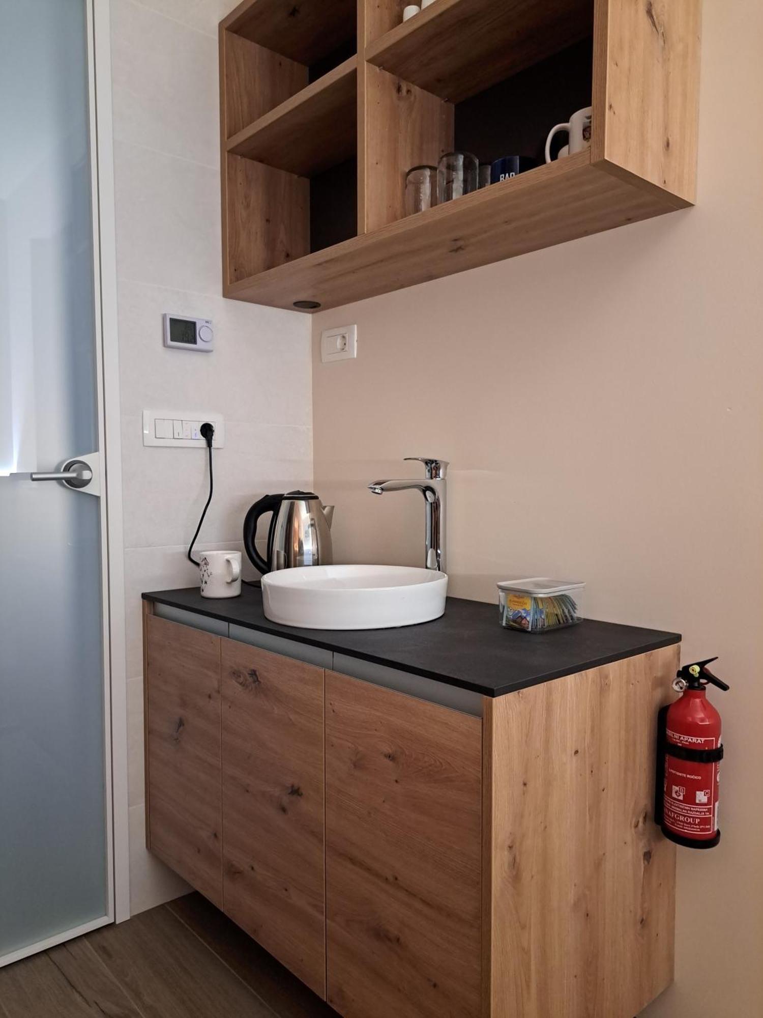 S&B'S Retreat Apartment Godovic Exterior foto